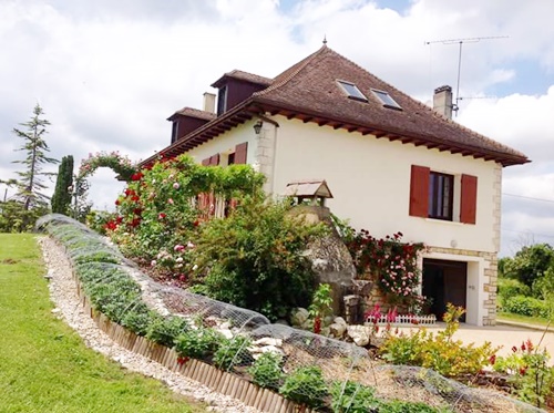 Khu vườn 'triệu đóa hồng' như cổ tích của mẹ Việt ở Pháp